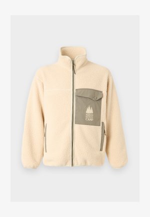 Giacca in pile color crema con colletto alto, zip frontale e tasca grigia con logo. Texture morbida e design casual.