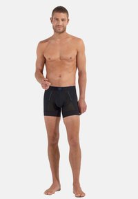 Schwarze Boxershorts für Männer mit Mesh-Panels, ausgestattet mit blauen Akzenten und einem Logo am Bund. Hergestellt aus dehnbarem Stoff für zusätzlichen Komfort.