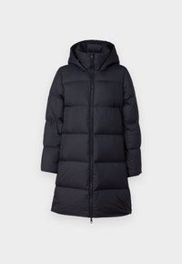 Musta toppatakki hupulla, vetoketjulla edessä, tikattu kuosi, pyöristetty helma ja pehmeä, sileä pinta.