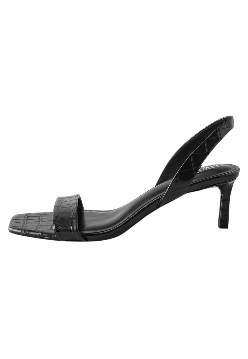 Schwarze, krokodilgeprägte Slingback-Sandalen mit quadratischer Zehenform, dünnem Absatz und einem einfachen Riemen über dem Fuß. Glattes Lederdesign.