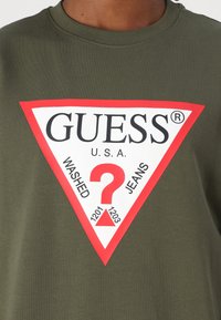 Guess AUDLEY  - Melegítőfelső - olive morning