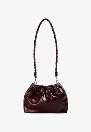 Burgundy leren handtas met een gevlochten schouderband, een geraffineerd ontwerp aan de bovenkant en een glanzende textuur. Inclusief hardwareaccenten in zilvertint.