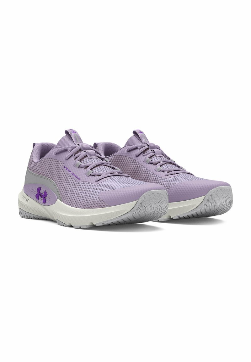 Zapatillas deportivas moradas con parte superior de malla, detalles en gris claro y suela de goma texturizada. Cuenta con un sistema de cordones plano para un ajuste seguro.