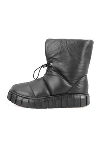 Zwarte leren enkelboot met een geborduurd ontwerp, ronde neus en een dikke, grofgeribde zool. Voorzien van een trekkoord bij de enkel voor aanpassing.