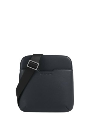 Borsa a tracolla in pelle nera a forma di quadrato con tracolla regolabile e logo del marchio in rilievo sul davanti, discreto.