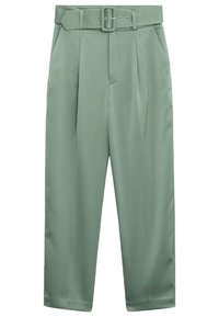 Pantalon vert sur mesure avec plis, taille large et ceinture assortie. Confectionné dans un tissu lisse, avec deux poches latérales.