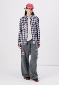 Replay PANTS - Joggebukse - black board