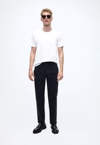 Pier One 3 PACK CURVED HEM TEE - T-Shirt basic - bright white