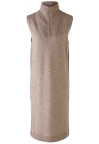 Robe en tricot sans manches de couleur marron clair, avec un col montant et une fermeture éclair, des accents côtelés et une silhouette droite.
