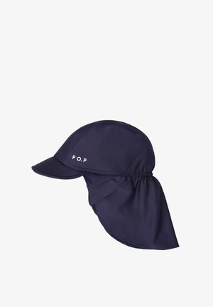 Marineblå kasket lavet af letvægtsstof med en buet skygge og en nakkeflap bagtil til solbeskyttelse. Har teksten "P.O.P." i hvid.