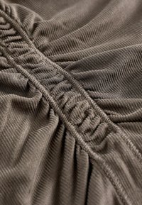 Unselected, chocolate brown