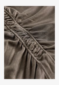 Selected, chocolate brown