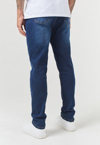CLOSURE London REGULAR FIT - Traperice uskog kroja - dark blue wash