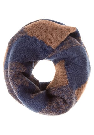 Strikket infinity tørklæde i marineblå og brun med et ternet mønster, arrangeret i en cirkulær sløjfe på en hvid baggrund.