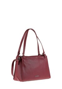 Borsa a mano in pelle borgogna con finitura texture, doppi manici, tracolla removibile e un accento logo in argento sulla parte anteriore.