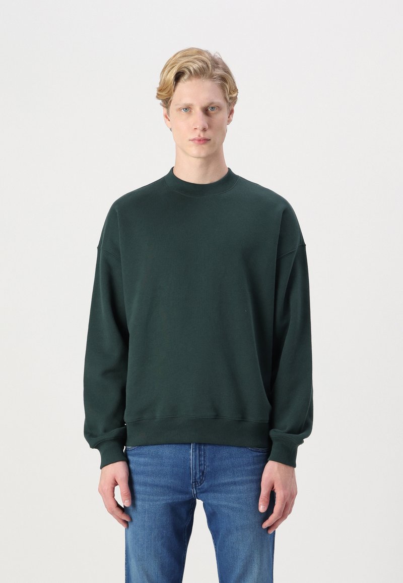 Abercrombie & Fitch Essential Crew Sweatshirt - Sweatshirt - darkest spruce