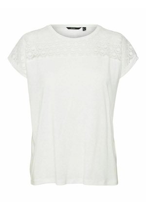 Biały t-shirt z krótkimi rękawami, z teksturowanym koronkowym panelem na ramionach. Miękka tkanina i luźny krój.