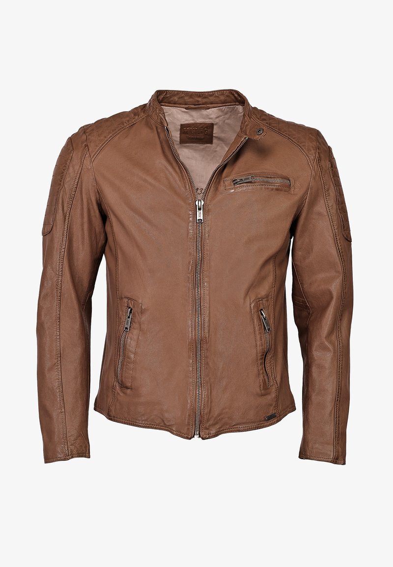 Bruine leren jas met een ritssluiting, twee zijzakken, een ritssluiting op de borst en gequiltte schouderaccenten. Gladde textuur.