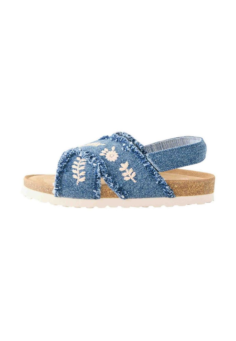 Sandali in denim con cinturini incrociati, motivi floreali ricamati in bianco, una soletta in tessuto morbido e una suola in gomma di colore chiaro.