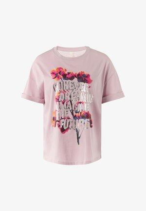 Helles rosa Baumwoll-T-Shirt mit kurzen Ärmeln, das florale Grafiken und metallicfarbene Schriftzüge zeigt: "FOREVER DREAMING IMAGINE THE FUTURE." Lässige Passform.