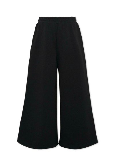 Czarne spodnie o szerokich nogawkach z elastycznym pasem, luźnym krojem, bez widocznych kieszeni i zdobień.