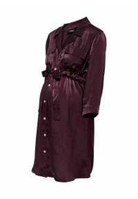 Abito premaman in satin bordeaux scuro, con maniche lunghe, chiusura frontale con bottoni, due tasche sul petto e vita annodata per una vestibilità regolabile.