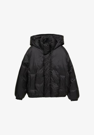 Schwarze Daunenjacke mit Kapuze, mit einem Reißverschluss vorne, zwei großen Fronttaschen, breiten Bündchen und einem geschnittenen Saum. Glattes, glänzendes Material.