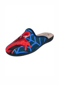 Zapatillas de fieltro rojas y azules con un gráfico de Spider-Man en la punta, con patrones de telaraña azul sobre un fondo oscuro y suela de goma texturizada.