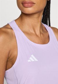 adidas Performance ADIZERO TANK - Topper - powder plum