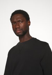 ARKET Camisola - black dark