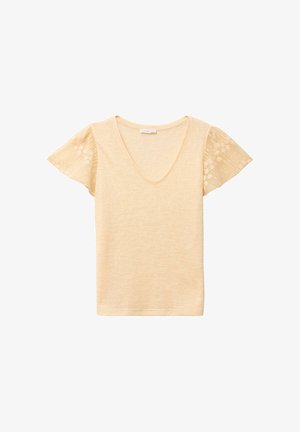Top beige de mujer con escote en V y mangas cortas semitransparentes de vuelo con bordado floral.