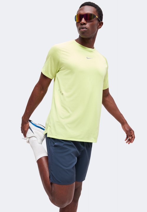 Nike Camiseta de hombre Stride Aero-FIT Amarillo — photo 4