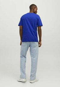 Jack & Jones PREMIUM GEDRUCKT RUNDHALS - Apdrukāts T-krekls - surf the web