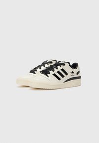 adidas Originals FORUM LOW CL - Sneakers low - off white/core black