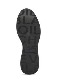Suola di scarpa in gomma nera con una superficie testurizzata caratterizzata da scanalature verticali e un marchio in rilievo che riporta "VOILE BLANCHE" e "OIL."