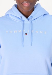 Tommy Jeans LINEAR HOODIE - Felpa - vessel blue