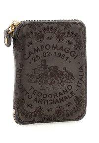 Portafoglio in pelle marrone con design a castello in rilievo, cerniera dorata e bordo floreale dettagliato. Presenta in modo evidente il nome del marchio e un testo in italiano.