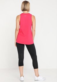 Nike Performance T-Shirt sport - pink