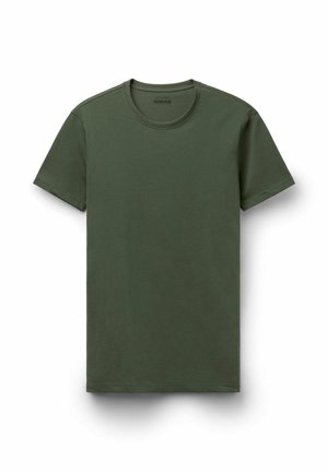 Gładki oliwkowozielony t-shirt z krótkim rękawem i okrągłym dekoltem, rozłożony na płasko na białym tle.