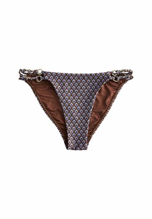 Brązowe dół bikini z niebiesko-białym wzorem diamentów, plecione boczne paski połączone złotymi pierścieniami.