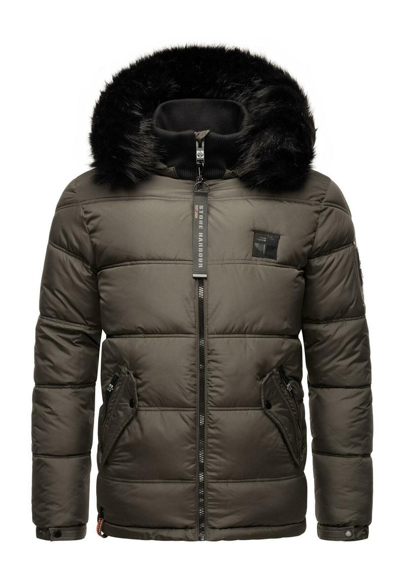 Polstret vinterjakke i mørkegrøn med en aftagelig sort faux fur hætte. Har lynlåslukning foran og sidelommer, ribbede manchetter og quiltet design.