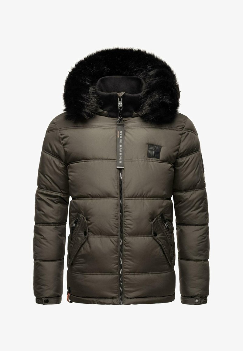 Polstret vinterjakke i mørkegrønn med avtakbar hette i svart faux pels. Har glidelås foran og sidelommer, ribbestrikkede mansjetter og quiltet design.