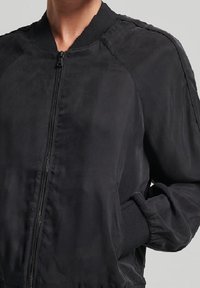 Superdry & Co Bomberjacka - black