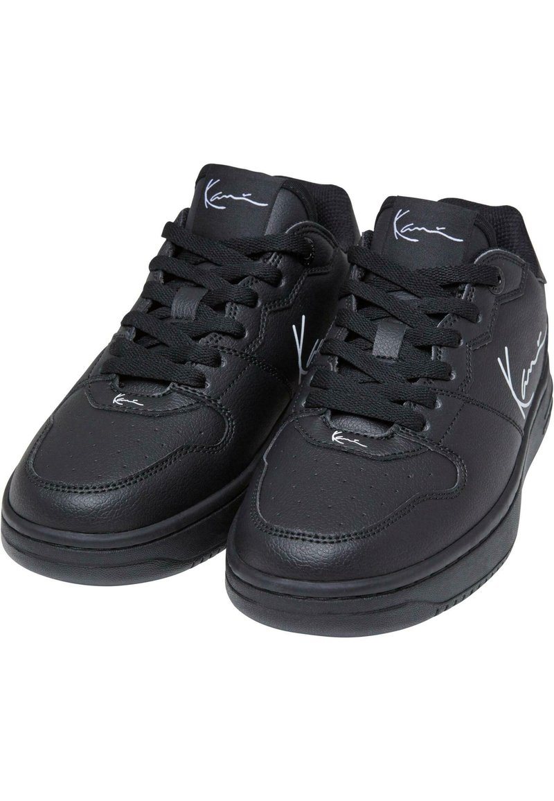 Schwarze Sneakers mit Schnürdesign, aus Leder mit perforierten Akzenten und Gummisohle. Enthält weiße Logo-Details.