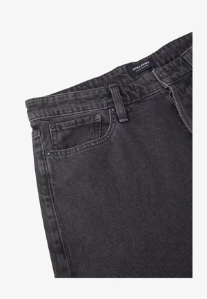 Czarne dżinsy o fakturowanym wykończeniu, w pięć kieszeni i z zapięciem na guzik. Metka marki jest haftowana na pasku.
