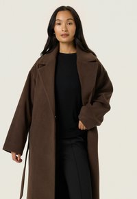 Soaked in Luxury RUBIE BELTED  - Cappotto classico - hot fudge