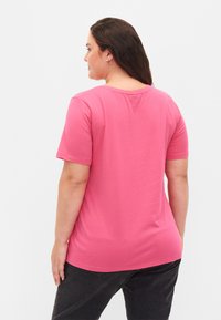 Zizzi Jednoduché tričko - hot pink
