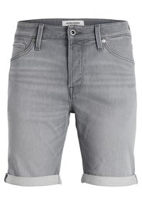 Shorts de mezclilla gris con dobladillos enrollados, con cierre frontal de botón y cremallera. Diseño simple, textura suave y ajuste de longitud media.