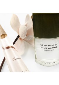Issey Miyake EAU&CEDRE EAU DE TOILETTE INTENSE   SPRAY - Eau de Toilette