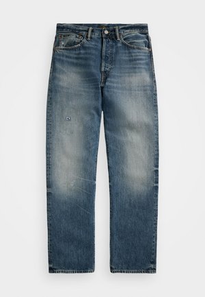 Jeans de mezclilla azul claro con un corte relajado, áreas desgastadas y cinco bolsillos. Cuenta con un cierre de botón y detalles metálicos en las piezas de hardware.
